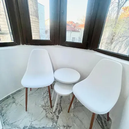 Large Three * Bükreş