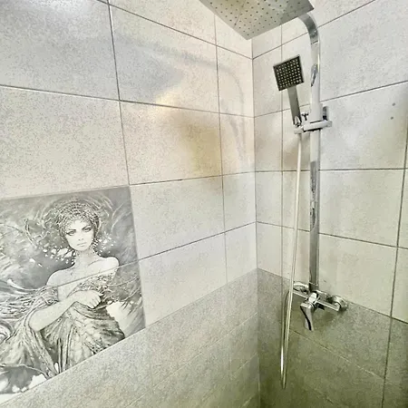 Daire Large Three Bükreş