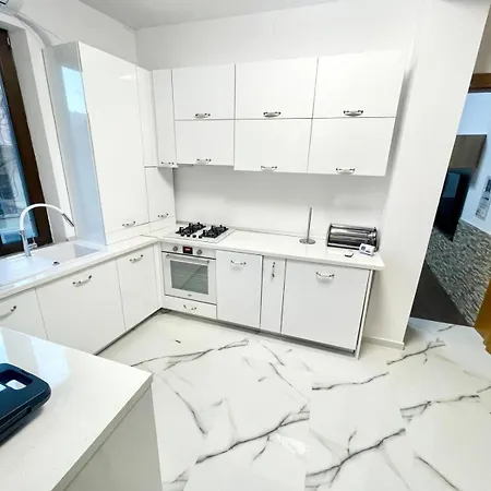 Large Three Appartement