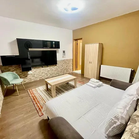 Large Three Appartement