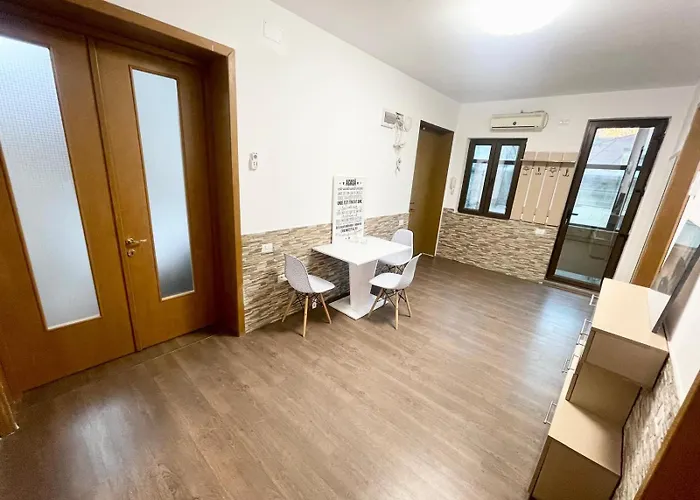 Large Three * Boekarest