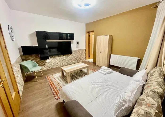 Large Three Appartement