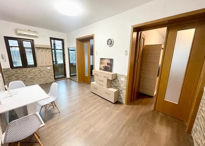 Large Three Appartement