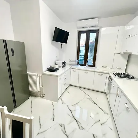 Appartement Large Three *