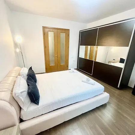 Appartement Large Three *