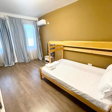 Large Three * Bukarest