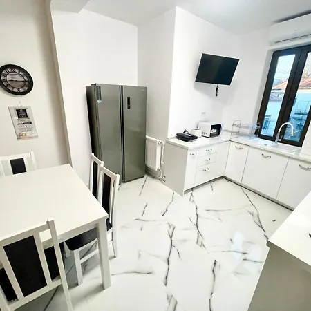 Apartman Large Three